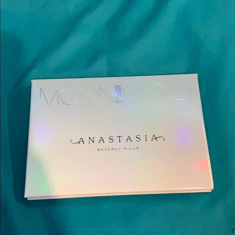 Anastasia Glow kit Moon Child
